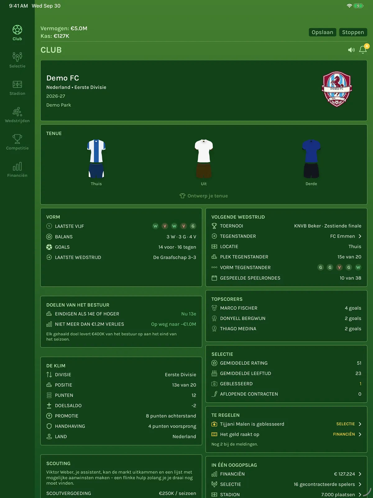 FC Architect op de iPad: het clubscherm in twee kolommen met de tenues, de vorm, de doelen van het bestuur en de volgende wedstrijd, in de KNVB Beker tegen FC Emmen